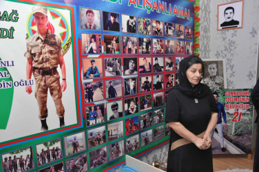 Şirvan Şəhər İcra Hakimiyyətinin başçısı İlqar Abbasov Anım Günü ərəfəsində şəhid ailələrini və müharibə əlillərini ziyarət edib.