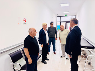 Şəhər İcra Hakimiyyətinin başçısı İlqar Abbasov şəhid atasını ziyarət edib.