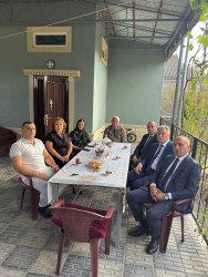 Şirvan şəhərində “Anım Günü” ərəfəsində şəhid ailələri və müharibə əlilləri ziyarət olunur