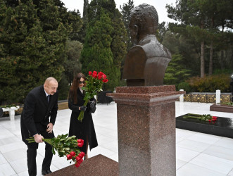 İlham Əliyev və birinci xanım Mehriban Əliyeva Ümummilli Lider Heydər Əliyevin məzarını ziyarət ediblər