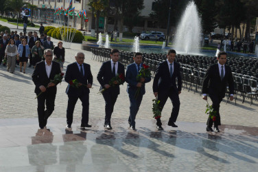 Şirvanda Ümummilli lider, Ulu Öndər Heydər Əliyevin anadan olmasının 102-ci ildönümü münasibətilə xatirəsi anılıb.