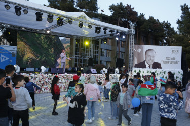 Şirvan şəhərində Ümummilli lider Heydər Əliyevin 100 illik yubileyi münasibətilə konsert proqramı keçirilib.