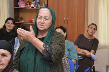 Şirvanda vətəndaşlarla növbəti görüş keçirilib.