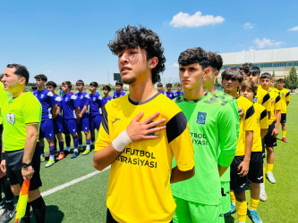 Şirvan Şəhər İcra Hakimiyyətinin başçısı İlqar Abbasov futbol turnirinin açılış mərasimində iştirak edib.