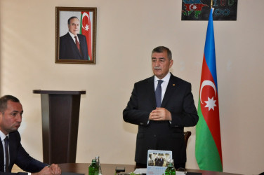 Şirvan Şəhər İcra Hakimiyyətinin başçısı İlqar Abbasov şəhidlərin ordenlərlə təltif olunması ilə bağlı şəhid ailələri ilə görüşüb.