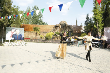 Şirvan şəhərində Ümummilli lider, Ulu öndər Heydər Əliyevin 100 illik yubileyinə həsr olunmuş konsert proqramları keçirilib.