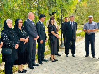 Şirvan Şəhər İcra Hakimiyyətinin başçısı “Konstitusiya və Suverenlik İli” çərçivəsində Müstəqillik Günü münasibətilə şəhid ailələri ilə birlikdə Şəhidlər Xiyabanını ziyarət edib.