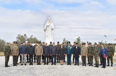 Zəfər Günü münasibətilə Şəhidlər Xiyabanı ziyarət olunub.