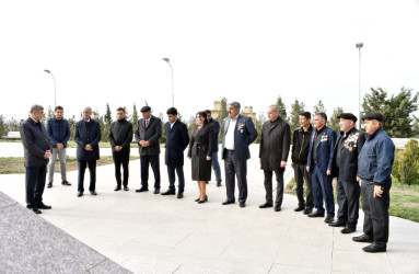 Şirvan Şəhər İcra Hakimiyyətinin başçısı Bayraq meydanında təmir-bərpa işlərilə tanış olub.