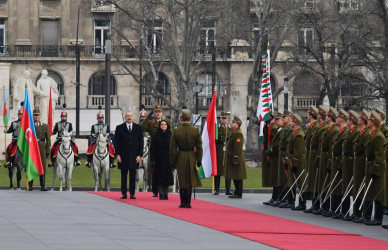 Budapeştdə Azərbaycan Prezidenti İlham Əliyevin rəsmi qarşılanma mərasimi olub