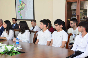 Şirvanda yüksək bal toplayan məzunlarla görüş keçirilib.