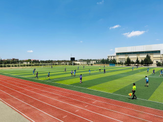 Şirvan Şəhər İcra Hakimiyyətinin başçısı İlqar Abbasov futbol turnirinin açılış mərasimində iştirak edib.