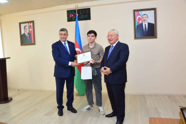 Şirvanda yüksək bal toplayan məzunlarla görüş keçirilib.