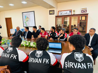 Şirvan Şəhər İcra Hakimiyyətinin başçısı İlqar Abbasov “Şirvan” futbol klubunun üzvləri ilə görüşüb.