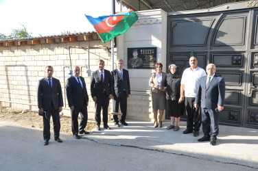 Şirvan Şəhər İcra Hakimiyyətinin başçısı İlqar Abbasov Anım Günü ərəfəsində şəhid ailələrini və müharibə əlillərini ziyarət edib.