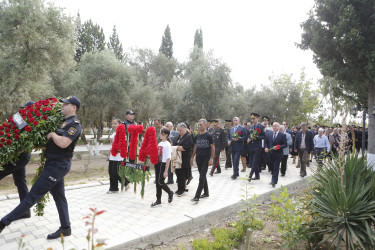 Azərbaycan Respublikasının Silahlı Qüvvələri tərəfindən Qarabağ iqtisadi rayonunda keçirilən lokal xarakterli antiterror tədbirləri zamanı ordumuzun şəhid olmuş hərbi qulluqçusu, polkovnik-leytenant Rəşad Hüseynovun il mərasimi keçirilib.