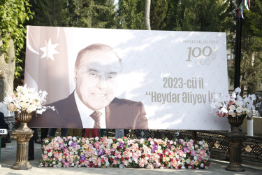 Şirvan şəhərində Ümummilli lider, Ulu öndər Heydər Əliyevin 100 illik yubileyinə həsr olunmuş konsert proqramları keçirilib.