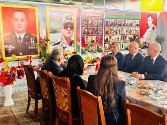 Şirvanda lokal xarakterli antiterror tədbirləri zamanı şəhid olmuş hərbi qulluqçuların ailələri ziyarət olunub.