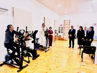 Şəhər İcra Hakimiyyətinin başçısı İlqar Abbasov şəhid atasını ziyarət edib.