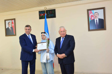 Şirvanda yüksək bal toplayan məzunlarla görüş keçirilib.