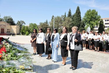 Şirvanda Ümummilli lider, Ulu Öndər Heydər Əliyevin anadan olmasının 102-ci ildönümü münasibətilə xatirəsi anılıb.
