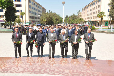 Şirvanda Ümummilli lider, Ulu Öndər Heydər Əliyevin anadan olmasının 103 illiyi münasibətilə xatirəsi anılıb.