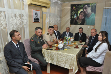 Şirvan Şəhər İcra Hakimiyyətinin başçısı İlqar Abbasov Anım Günü ərəfəsində şəhid ailələrini və müharibə əlillərini ziyarət edib.