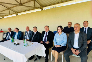 Şirvan Şəhər İcra Hakimiyyətinin başçısı İlqar Abbasov futbol turnirinin açılış mərasimində iştirak edib.