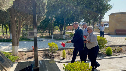 Şirvan Şəhər İcra Hakimiyyətinin başçısı iyul ayının sonuncu cümə axşamı  şəhid ailələri ilə birlikdə Şəhidlər Xiyabanını ziyarət edib.
