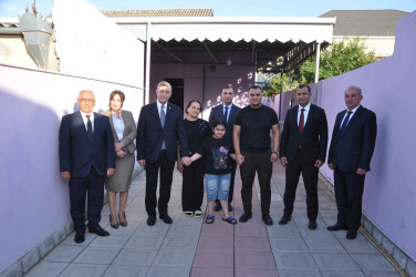 Şirvan Şəhər İcra Hakimiyyətinin başçısı İlqar Abbasov Anım Günü ərəfəsində şəhid ailələrini və müharibə əlillərini ziyarət edib.