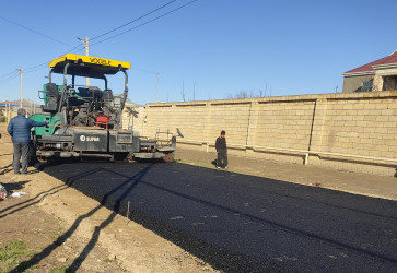 Şirvan şəhərində küçələrin asfaltlanması işləri mərhələli şəkildə davam etdirilir.