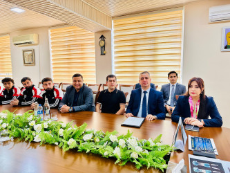 Şirvan Şəhər İcra Hakimiyyətinin başçısı İlqar Abbasov “Şirvan” futbol klubunun üzvləri ilə görüşüb.
