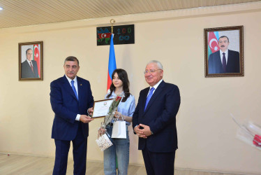 Şirvanda yüksək bal toplayan məzunlarla görüş keçirilib.