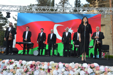Şirvanda Ümummilli lider, Ulu Öndər Heydər Əliyevin anadan olmasının 102-ci ildönümünə həsr olunmuş konsert təşkil edilib.
