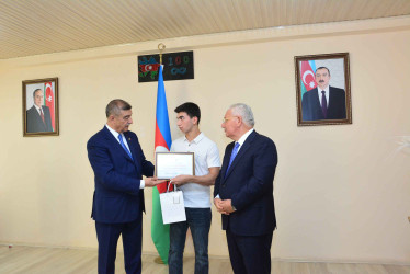 Şirvanda yüksək bal toplayan məzunlarla görüş keçirilib.