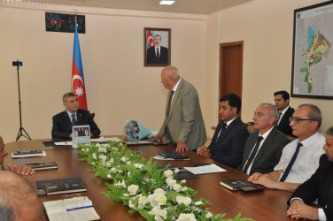 Şirvan Şəhər İcra Hakimiyyətinin başçısı İlqar Abbasov Əməkdar jurnalist Tofiq Hüseynovla görüşüb.