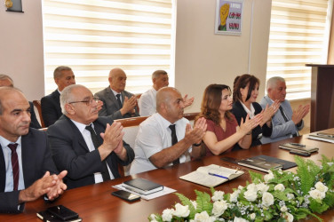 Şirvan Şəhər İcra Hakimiyyətinin başçısı İlqar Abbasov Əməkdar jurnalist Tofiq Hüseynovla görüşüb.