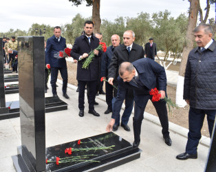 Zəfər Günü münasibətilə Şəhidlər Xiyabanı və Vətən müharibəsinin şəhidi İsmayılzadə Şəhriyarın ailəsi ziyarət olunub.