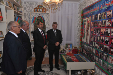 Şirvan Şəhər İcra Hakimiyyətinin başçısı İlqar Abbasov Anım Günü ərəfəsində şəhid ailələrini və müharibə əlillərini ziyarət edib.