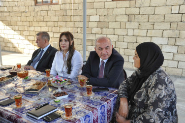 Şirvan Şəhər İcra Hakimiyyətinin başçısı İlqar Abbasov Anım Günü ərəfəsində şəhid ailələrini və müharibə əlillərini ziyarət edib.