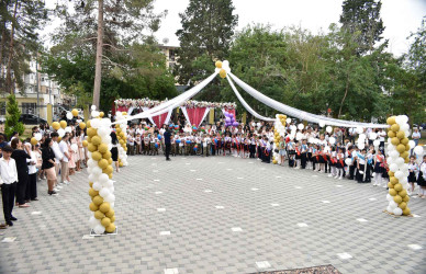 Şirvan Şəhər İcra Hakimiyyətinin başçısı “Son zəng” tədbirində iştirak edib