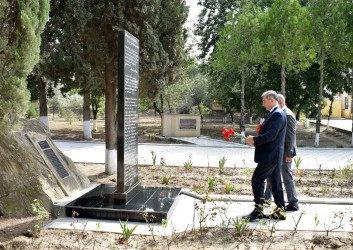 Şirvan Şəhər İcra Hakimiyyətinin başçısı Şəhidlər Xiyabanını ziyarət edib, şəhid ailələri ilə görüşüb.