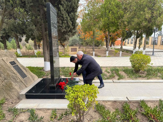 Şəhər İcra Hakimiyyətinin başçısı noyabr ayının sonuncu cümə axşamı şəhid ailəsi üzvləri ilə birlikdə Şəhidlər xiyabanını ziyarət edib.