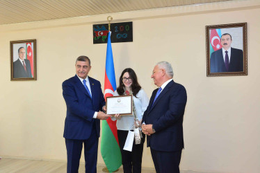 Şirvanda yüksək bal toplayan məzunlarla görüş keçirilib.