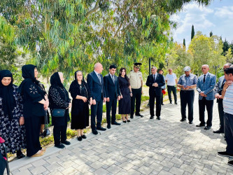 Şirvan Şəhər İcra Hakimiyyətinin başçısı “Konstitusiya və Suverenlik İli” çərçivəsində Müstəqillik Günü münasibətilə şəhid ailələri ilə birlikdə Şəhidlər Xiyabanını ziyarət edib.