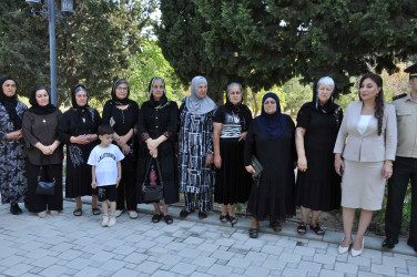 Şirvan Şəhər İcra Hakimiyyətinin başçısı İlqar Abbasov Şəhidlər xiyabanına ənənəvi ziyarətdə iştirak edib.