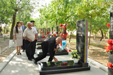 Şirvan Şəhər İcra Hakimiyyətinin başçısı avqust ayının sonuncu cümə axşamı Şəhidlər xiyabanını ziyarət edib, şəhid ailələri ilə görüşüb.