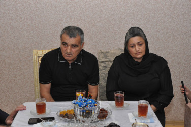 Şirvan Şəhər İcra Hakimiyyətinin başçısı İlqar Abbasov Anım Günü ərəfəsində şəhid ailələrini və müharibə əlillərini ziyarət edib.