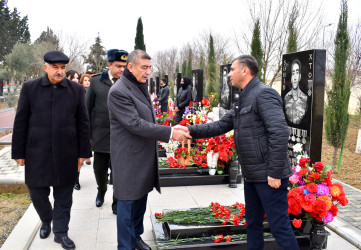 Şirvan Şəhər İcra Hakimiyyətinin başçısı ənənəvi olaraq sonuncu cümə axşamı Şəhidlər Xiyabanını ziyarət edib.