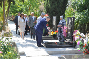 Şirvan Şəhər İcra Hakimiyyətinin başçısı İlqar Abbasov Şəhidlər xiyabanına ənənəvi ziyarətdə iştirak edib.